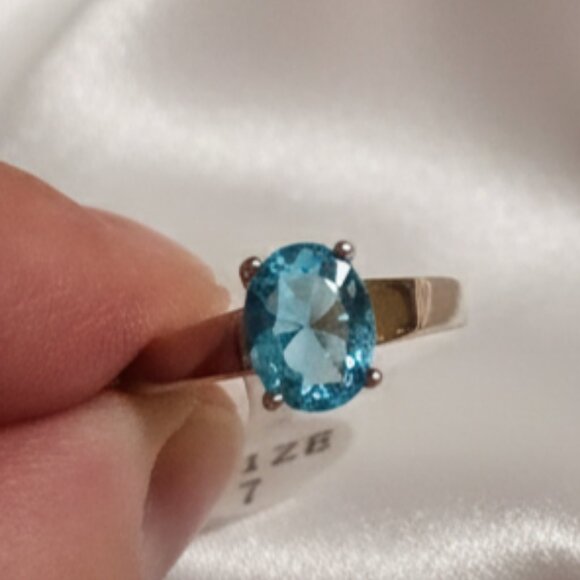 Blue Topaz 2 Carat Solitaire Silver Tone Fashion Ring Size 7 NWOT - Picture 6 of 8